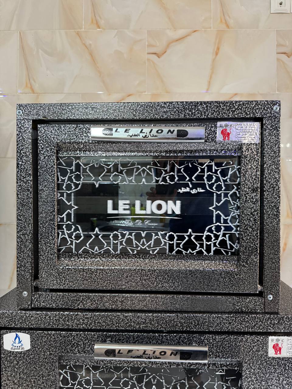 FOUR PROFESSIONEL LE LION